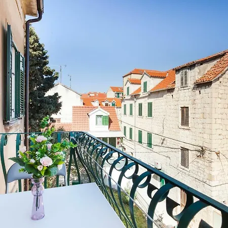 Cozy Lile In The Heart Of Old Town Διαμέρισμα *