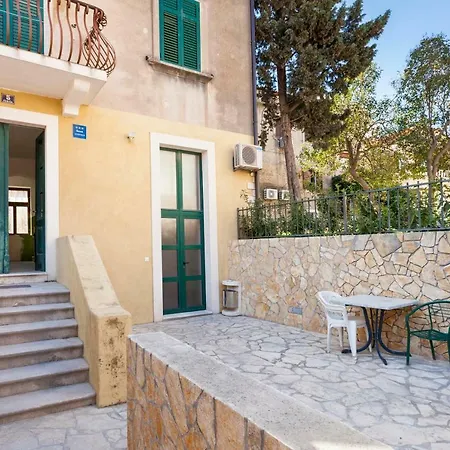 Cozy Lile In The Heart Of Old Town Apartment Split